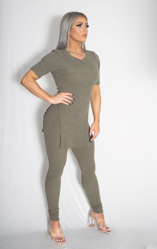 Zammi 2 PIECE SIDE SPLIT TOP WITH LEGGINGS in Grey - Front View
